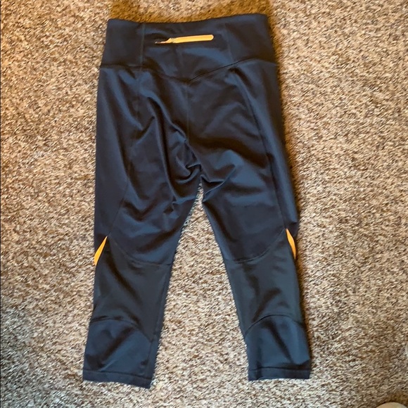 Nike crop leggings - Picture 3 of 5